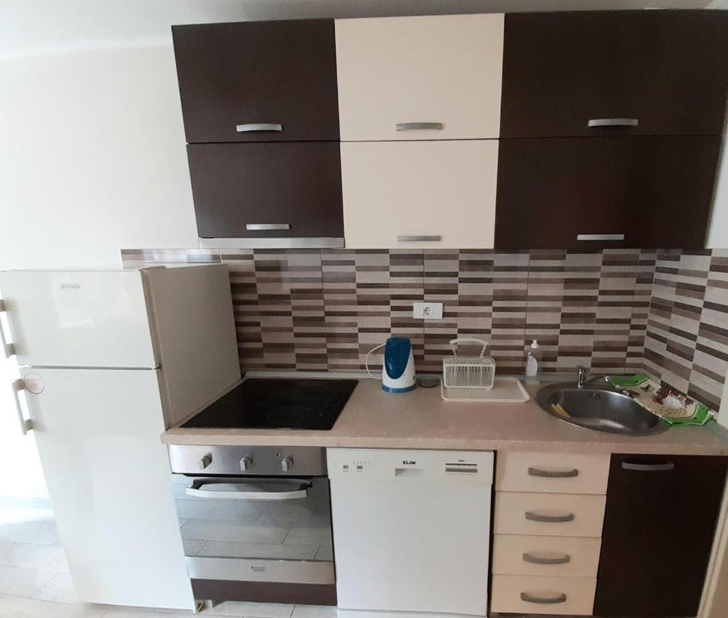 Central Apartment With Garage Νόβι Σαντ Εξωτερικό φωτογραφία
