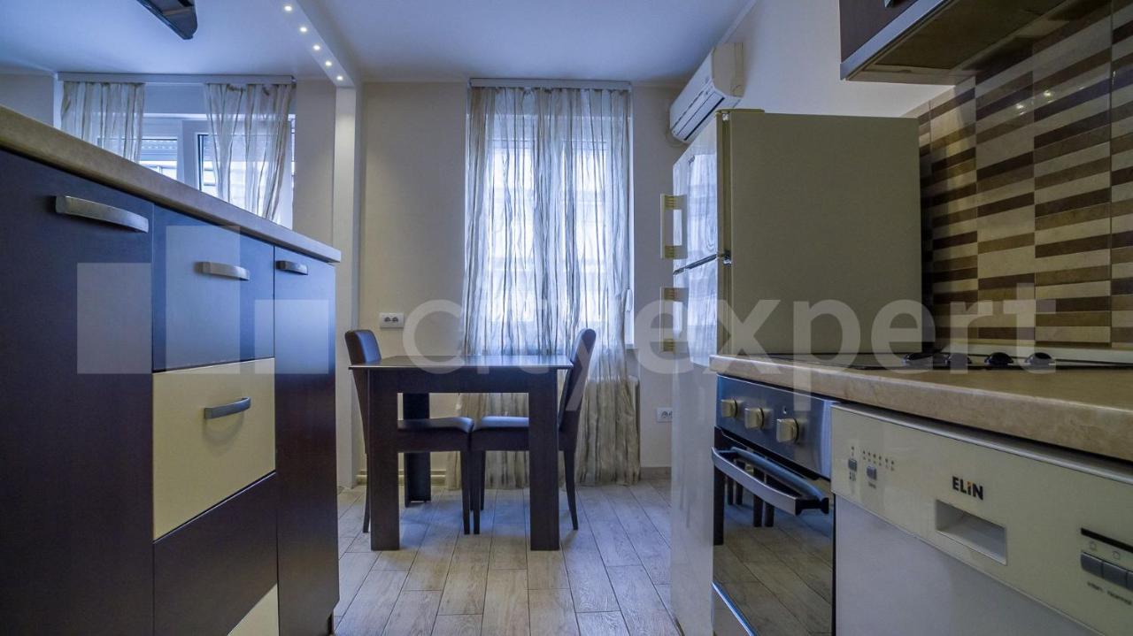 Central Apartment With Garage Νόβι Σαντ Εξωτερικό φωτογραφία
